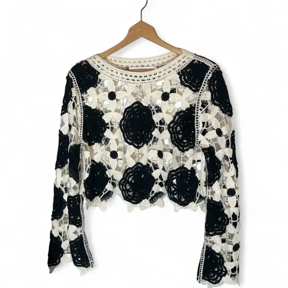 C29- Luxe Women’s Large Luxe Black and Cream Floral Crochet Blouse - Picture 6 of 9